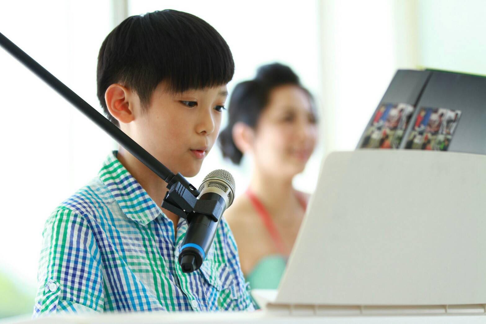 現代鋼琴 軍功教室-自彈自唱