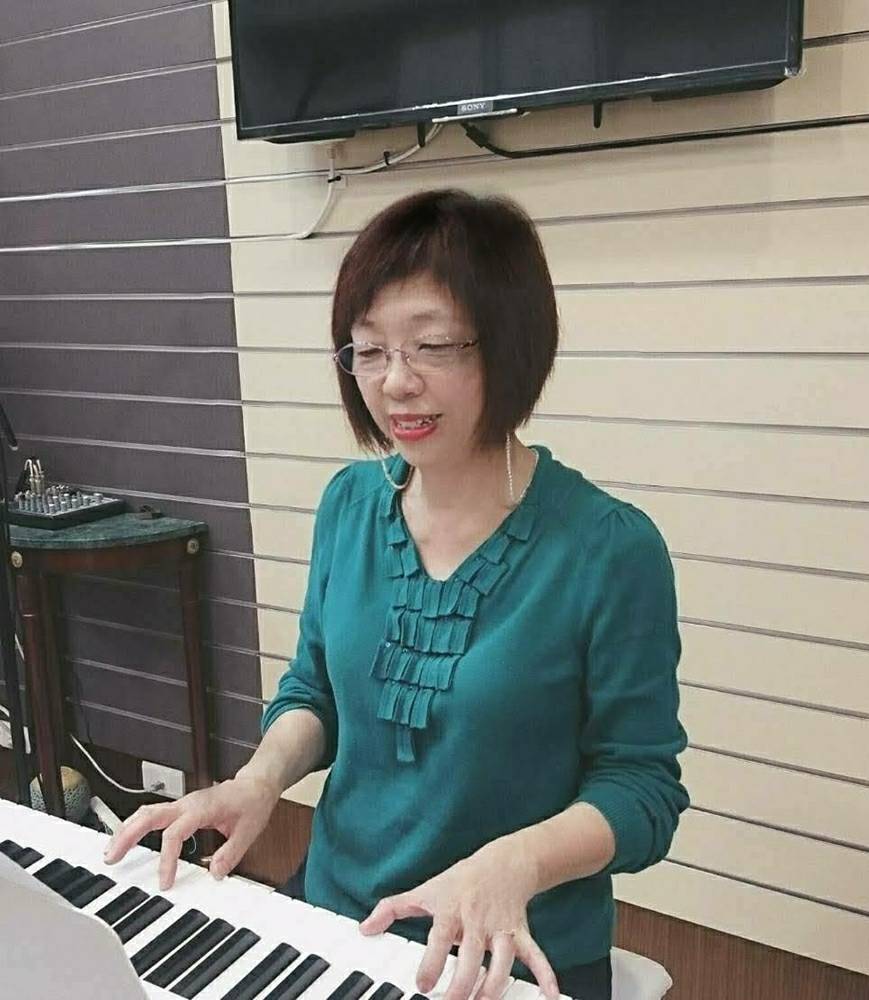 現代鋼琴 軍功教室-自彈自唱